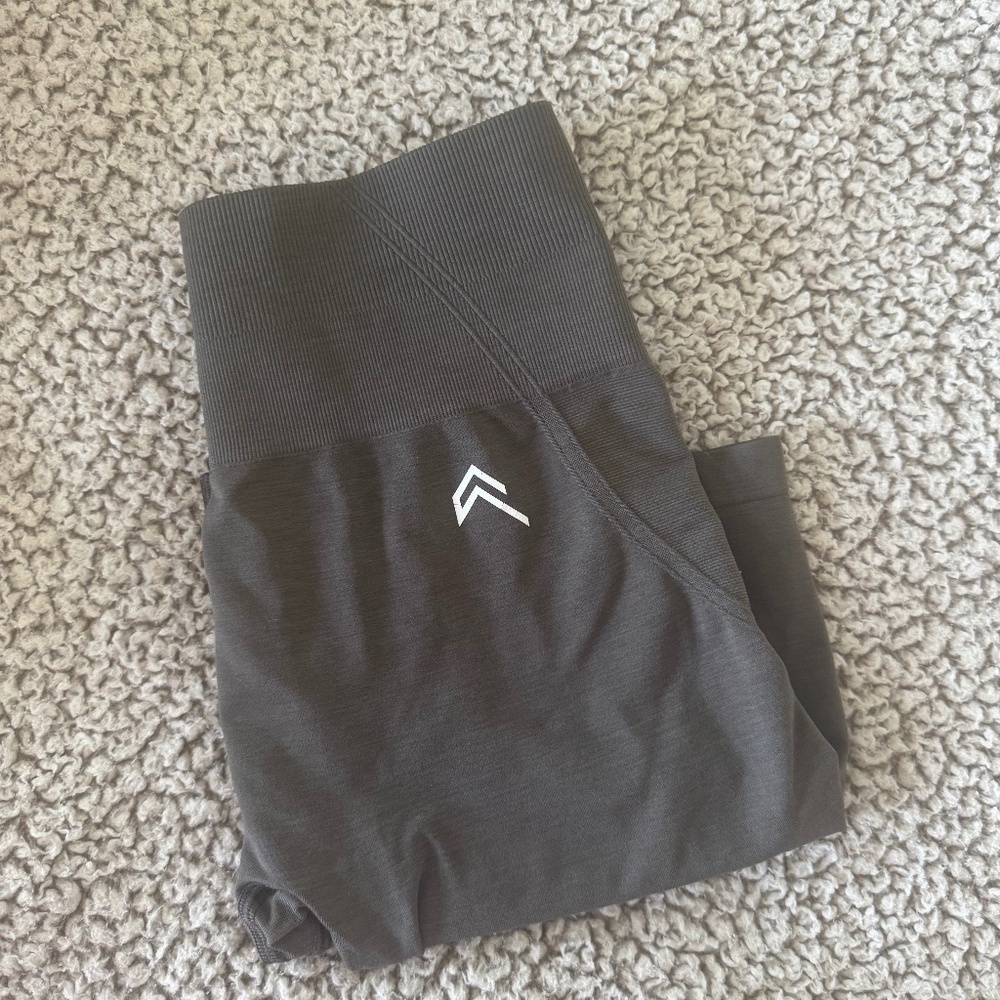 Effortless seamless short